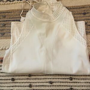 Lululemon Swell Seeker Paddle Suit in White. New without tags size 10